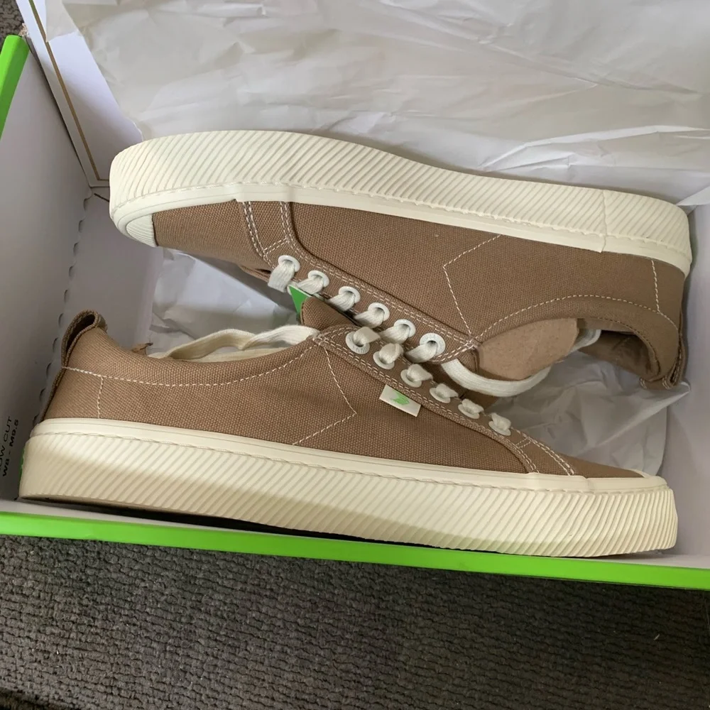 Cariuma OCA Low Burnt Sand Canvas Sneakers NIB 🌴